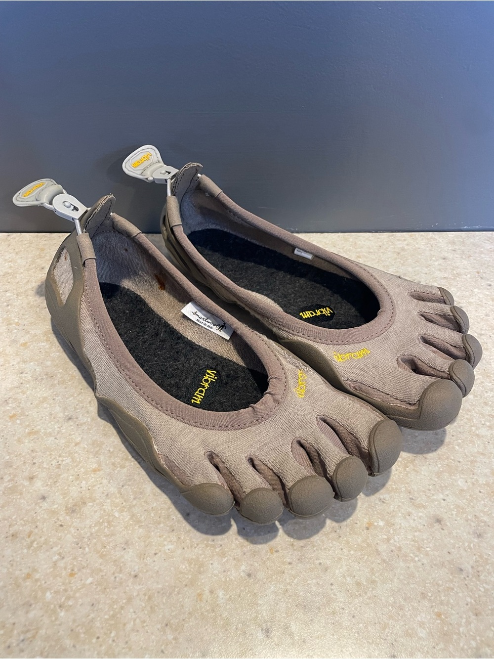 VIBRAM FIVEFINGER Smartwool Classic Women's Yoga Ballet Flat Champagne 41/9-9.5